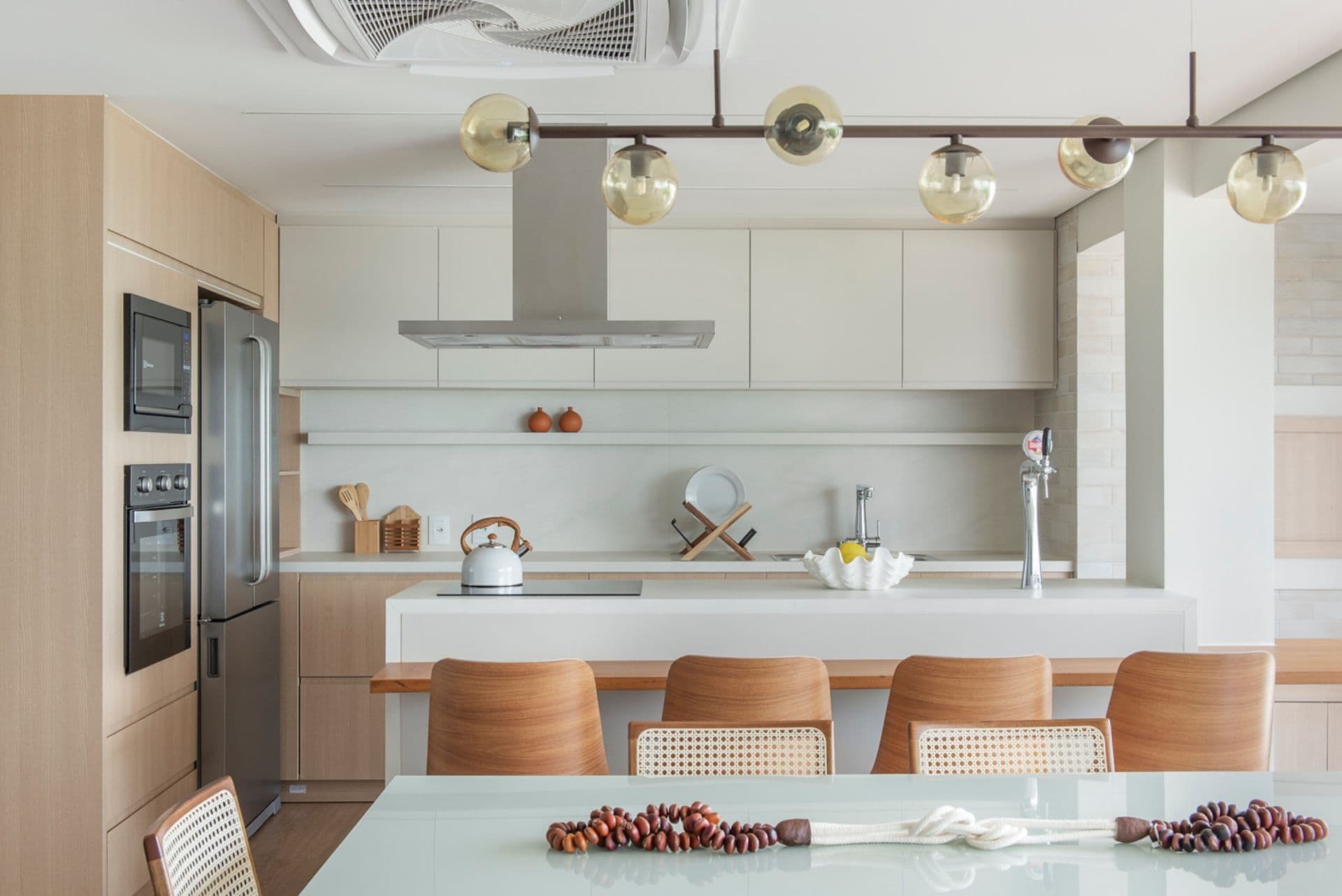Apartamento moderno com varanda no centro